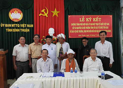 Signing MoU with religious organizations on environmental issue