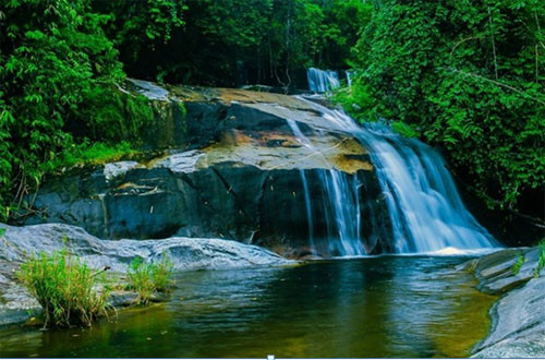 Spectacular “trio of waterfalls” in Da Mi