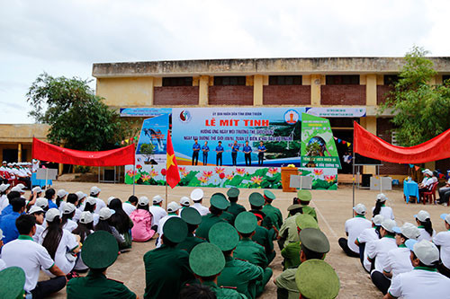 Ceremony to respond to World Environment Day in Phu Quy district