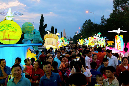 Phan Thiet overwhelmed with festive atmosphere of Mid-Autumn lantern parade