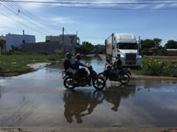 Người dân khu phố 9, phường Phú Trinh sống chung với nước bẩn