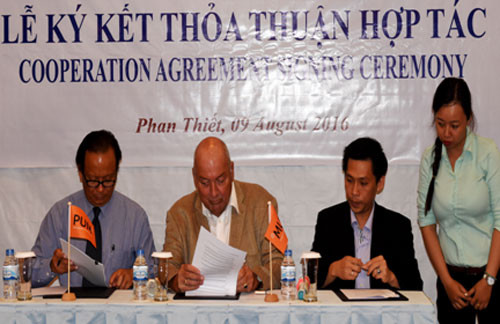 Cooperation Agreement signing ceremony between Binh Thuan tourism sector and PMU Netherlands