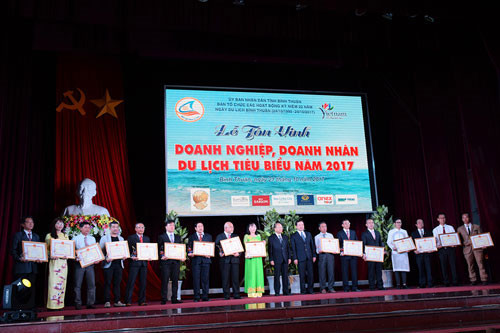 Binh Thuan Tourism Sector honors outstanding travel enterprises and entrepreneurs 2017