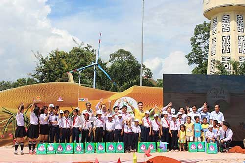 “Pair of love leaves” programme brought benefits to disadvantaged children in Binh Thuan