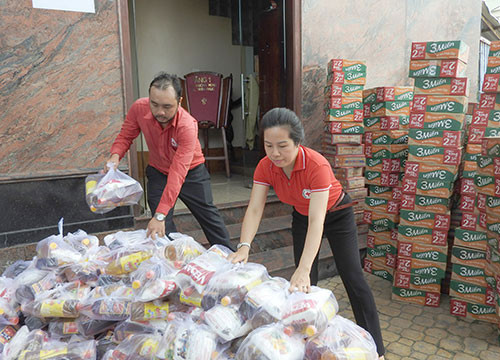 Binh Thuan Red Cross gives assistance to storm victims in the central region