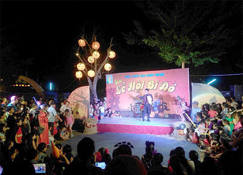 Children joined early Halloween night in Phan Thiet