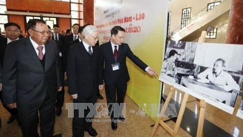Vietnamese, Lao leaders attend exhibition on bilateral special solidarity