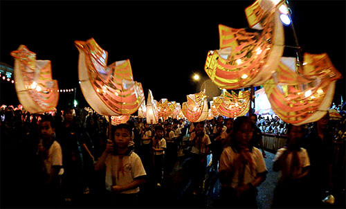 Vietnam’s Largest Lantern Parade in celebration of Mid-Autumn Festival took place