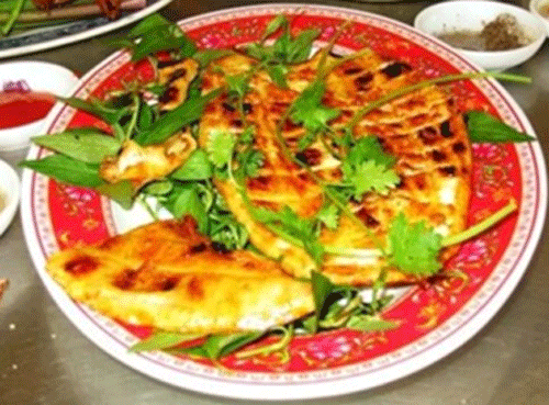 “Phan Thiet half-dried squid” and 
“lau tha” nominated among Vietnam’s top 100 typical dishes