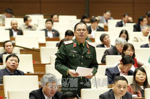 Deputies cast their votes to adopt two laws and one resolution at the ongoing fourth session of the 14th National Assembly in Hanoi on November 21.