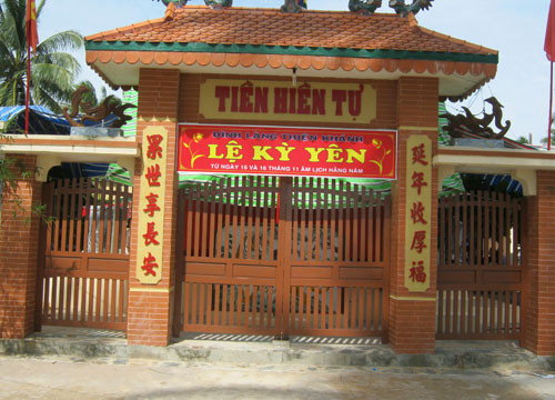 Visiting Thien Khanh communal house to behold Ky Yen festival