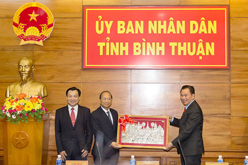 Leaders received high-ranking delegates of seminar on Vietnam-Laos relations
