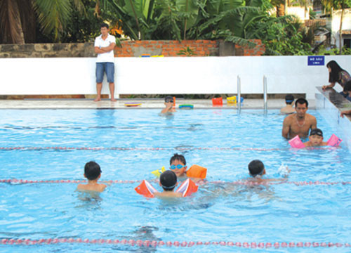 Tanh Linh: 18 swimming pools put into operation