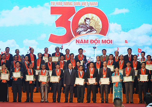 Binh Thuan farmer among 87 outstanding Vietnamese farmers honored in Hanoi