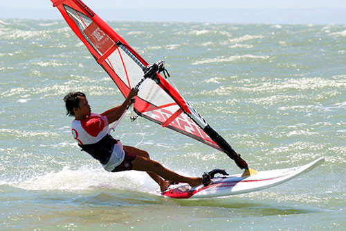 Binh Thuan’s windsurfers and sailing team join 2017 RS: One World Championships and Vietnam Sailing Open in Quang Nam