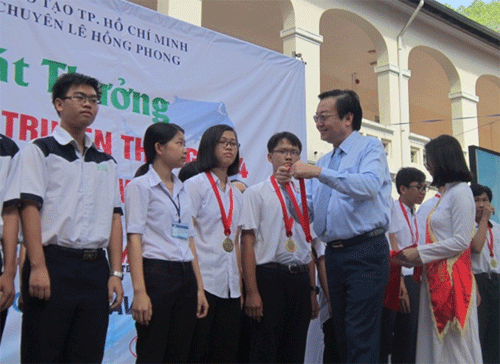 Tran Hung Dao gifted high school bagged 45 medalsat the traditional Olympic competition 30/4