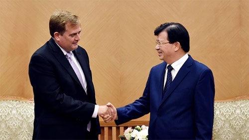 Deputy PM Trinh Dinh Dung meets ExxonMobil Vice President