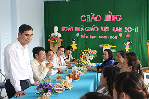 Leader congratulated teachers on Vietnameses Teachers’ Day