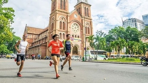 Over 5,000 runners join HCM City International Marathon