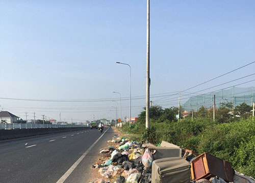 “Cửa ngõ” Bắc Phan Thiết xuất hiện nhiều bãi rác tự phát