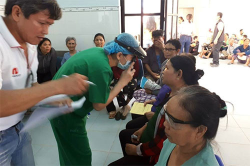 200 people in Phu Quy get free eye check-ups, operation