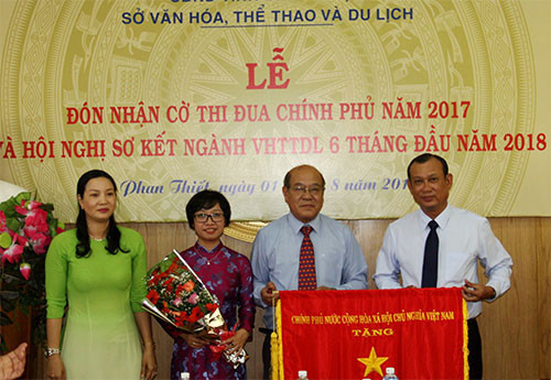 Binh Thuan tourism sector receives Government’s emulative flag