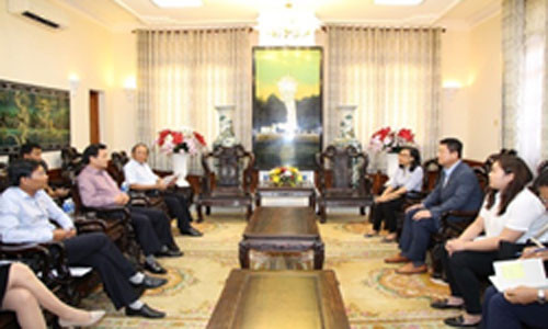 Leader works with Viet Han JSC’s business delegation