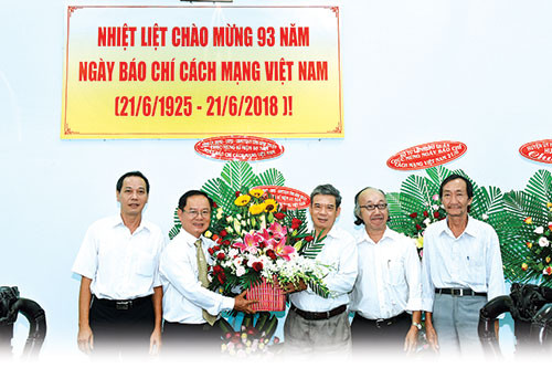 Leaders visited local press agencies on Vietnam Revolutionary Journalism Day