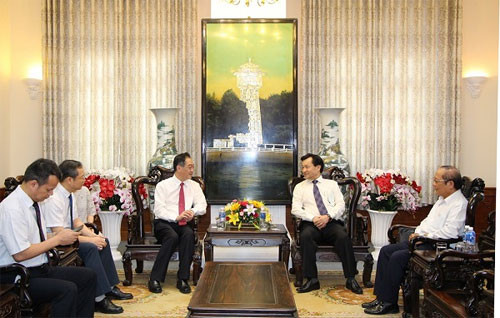 Leader plays host to Chinese Consul General in Ho Chi Minh city