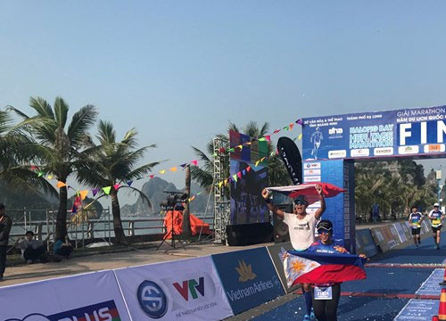 Nearly 2,000 runners compete at Ha Long Bay Heritage Marathon