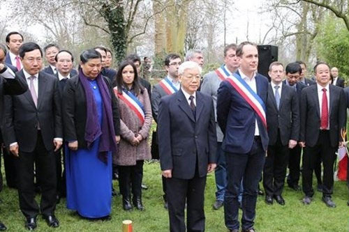 Party leader Nguyen Phu Trong begins official visit to France