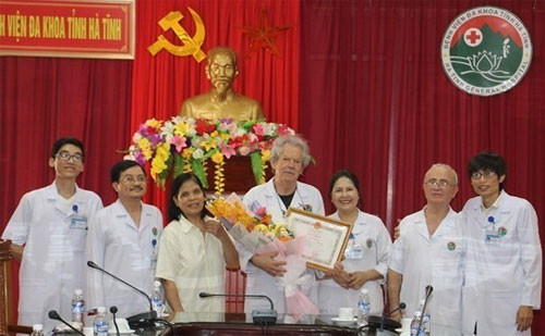 French doctors honoured for contributions to health care in Vietnam
