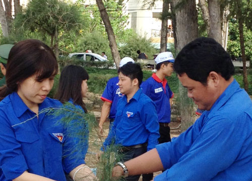 Over 200 youths gathered to clean-up marine environment