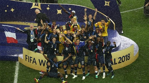 France lift second World Cup after winning classic final 4-2