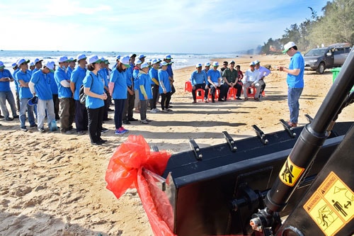 Novaland Group helps Phan Thiet youth to clean up marine environment