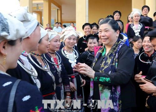 NA leader presents gifts to poor people in Tuyen Quang