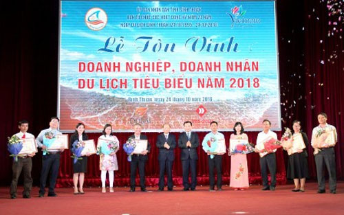 Binh Thuan honors outstanding travel enterprises, entrepreneurs