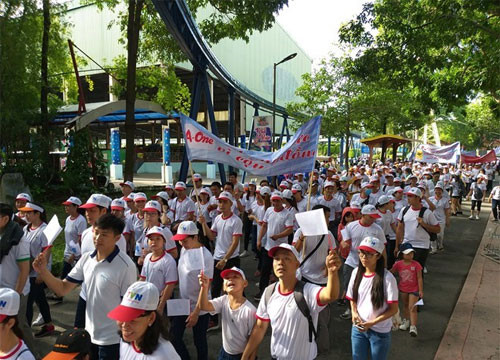 HCM City: Over 5,000 walk for AO victims, disabled