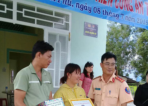 Trao nhà nhân ái cho hộ nghèo xã Hàm Phú
