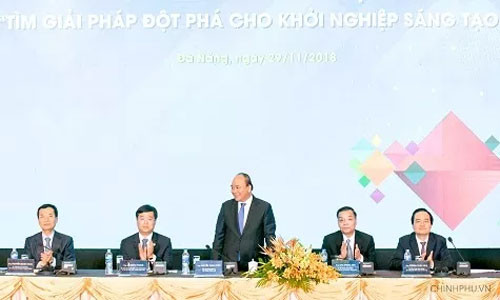 PM Nguyen Xuan Phuc pledges support to young startups