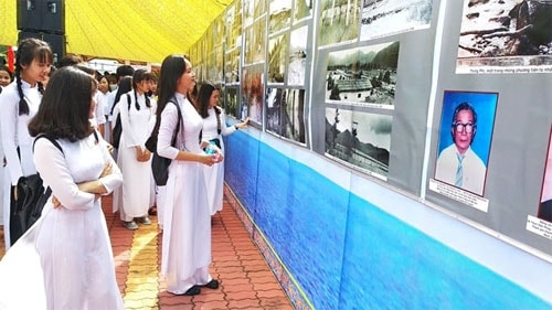 Exhibition on Con Dao Island opens in Vinh Long