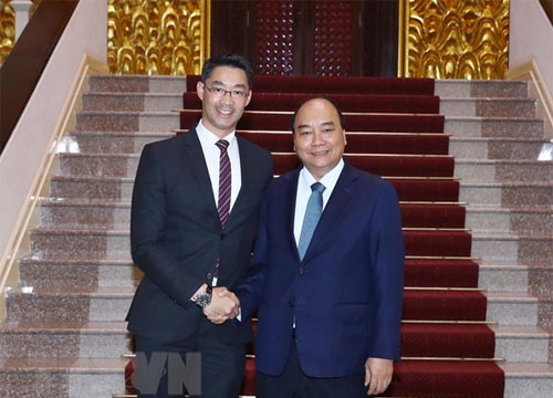 PM Nguyen Xuan Phuc meets economist Philipp Rosler