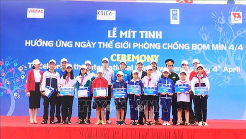 Meeting responds to Int’l Mine Awareness Day in Quang Binh