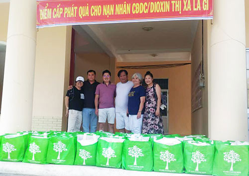 Hundreds of gifts given to AO victims, poor households in La Gi