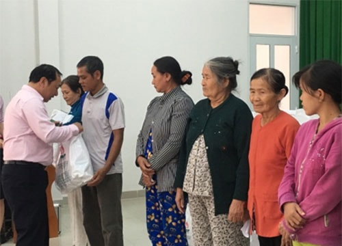 35 phần quà tết cho hộ nghèo, chính sách xã Tiến Lợi