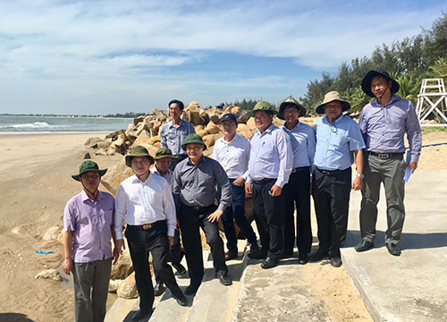 Binh Thuan and Central authorities discussed ways to fight against coastal erosion situation in Mui Ne