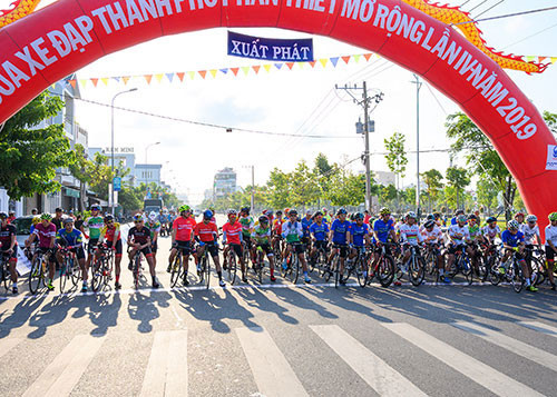 Over 100 racers took part in Phan Thiet Open Cycling Race 2019