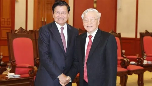 Top leader welcomes Lao PM in Hanoi