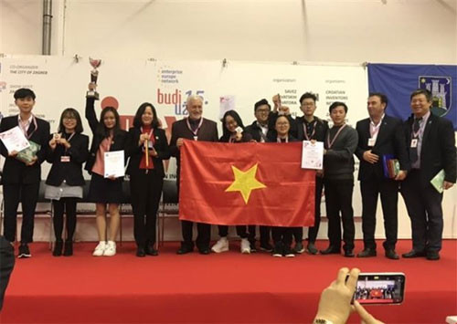 Vietnamese students win high prizes at int’l invention show