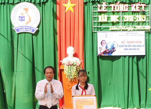 A student of Binh Thuan honoured at the UPU International Letter-Writing Contest 2019